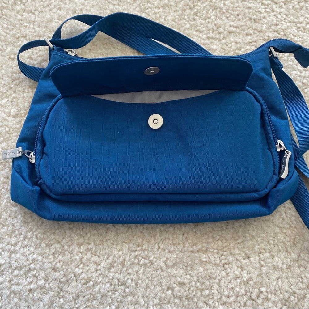 Baggallini Bag Blue Crossbody RFID - Picture 3 of 8